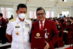 PDIP Surabaya bangga Hasto dinobatkan mahasiswa terbaik