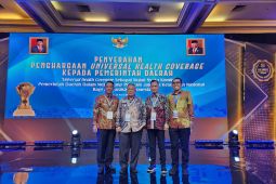 Wakil Presiden RI Beri Penghargaan Pemda Berstatus Universal Health Coverage