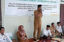 Wakil Bupati Merangin salurkan zakat konsumtif
