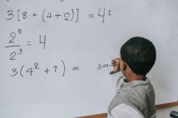 Belajar matematika berhubungan dengan keterampilan nonteknis anak