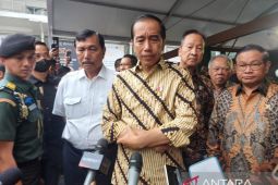Presiden Jokowi minta jajaran TNI/Polri dukung produk dalam negeri