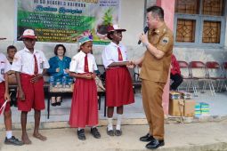 Bupati Freddy ajak pelajar Kaimana peduli menjaga lingkungan