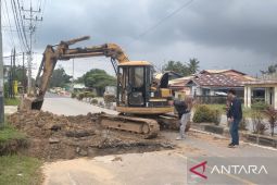 Ruas jalan nasional di Pasir Panjang Singkawang rusak