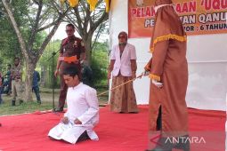 Tiga terpidana zina dicambuk 300 kali di Aceh Timur