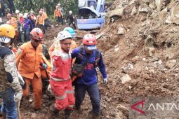 Tim gabungan selesai evakuasi 6 korban meninggal longsor Empang