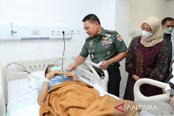 Kasad bantu warga Subang penderita lumpuh