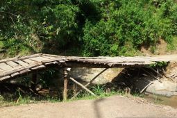 Bencana banjir buat warga HST Kalsel bagaikan terjatuh ditimpa tangga pula