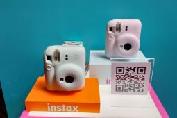 Intip keunggulan kamera Instax Mini 12