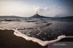 Erupsi Gunung Anak Krakatau lontarkan abu setinggi 600 meter