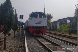 KAI Daop 2 Bandung minta warga tidak beraktivitas di jalur kereta api cegah kecelakaan