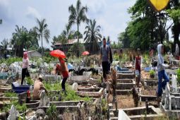 Jelang Ramadhan, pekuburan Muslim di Tebing Tinggi diramaikan peziarah