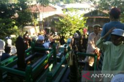 Warga  Muslim Samarinda berziarah ke makam jelang Ramadhan