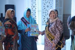 Bunda PAUD Babel bagikan buku senyum sehat anak