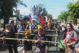 Menjelang Nyepi, ratusan siswa SD di Jember gelar pawai ogoh-ogoh