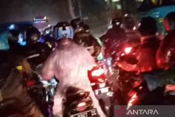 Jalur Sate Sinta Cianjur ditutup sementara karena kembali longsor