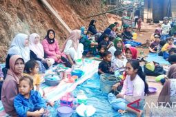 Pj Kades Holbung disambut baik warga