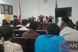 Majelis hakim ingatkan terdakwa penjualan senpi rakitan jujur