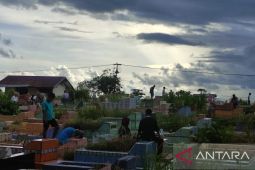Jelang Ramadhan,  warga Ambon berziarah ke makam anggota keluarga