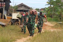 Dandim 0913 Penajam turun lapangan berikan bantuan warga kurang mampu