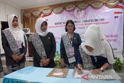 Bidan di Tanah Bumbu diminta "melek teknologi"