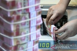 Hari ini nilai tukar rupiah turun 0,12 persen