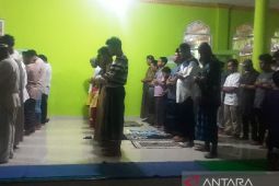 Umat muslim Biak Numfor shalat tarawih di 25 masjid sambut Ramadhan 1440 Hijriah
