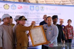 Kakanwil Kemenkumham Babel Serahkan Surat Pencatatan KIK 'Memarong' ke Bupati Bangka