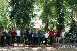 Yayasan Sor Silai-warga Olilit Maluku tanam ratusan pohon di sumber air