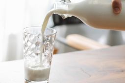 Konsumsi makanan padat energi yang mudah dicerna jika telat sahur