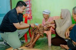 Saat usia 105 tahun, Nek Satinem baru miliki KTP & KK kepedulian Bobby