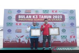 PLN  UID terima penghargaan K3 dari Gubernur Sumut