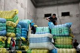 Ditreskrimsus Polda Jambi gerebek gudang pakaian bekas di Muaro Jambi