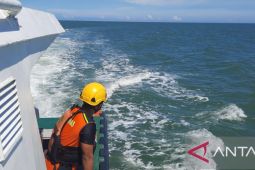 Petugas  perketat dek luar kapal antisipasi penumpang lompat ke laut