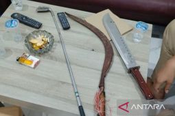 Polsek Sukaraja-Bogor tangkap tiga remaja bawa golok pada aksi "perang sarung"