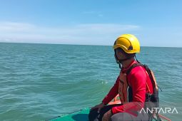 Basarnas  masih cari perempuan yang lompat dari KM Tidar