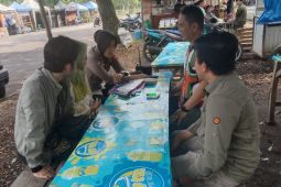 Polisi Tasikmalaya patroli ingatkan pedagang makanan tidak jualan siang hari