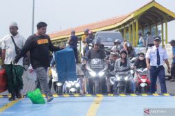 Mudik lebih awal, warga kepulauan manfaatkan penyeberangan Situbondo-Madura