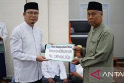 Pemkab Bangka Tengah serahkan dana hibah untuk rumah ibadah