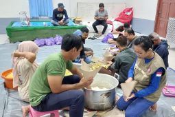 Kalsel kemarin, nasi bungkus untuk korban banjir hingga udang segar melambung