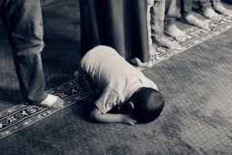 Hukum shalat gunakan masker dalam kondisi normal