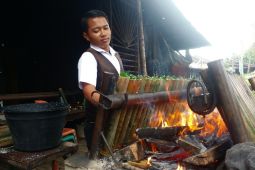 Penjualan lemang bambu srikaya di Medan meningkat selama Ramadhan