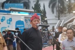 Masyarakat diminta tak pakai pinjol berbagi uang Lebaran
