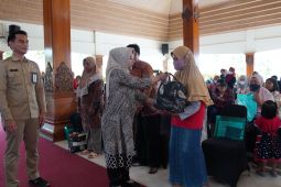 Pemkot Mojokerto beri bantuan pangan orang tua balita stunting