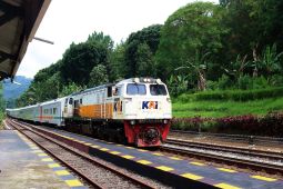 KAI Jember minta warga tidak ngabuburit di sekitar rel KA