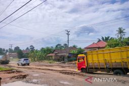 Makin hancur, warga blokade Jalan nasional di Batanghari