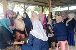 Sasar lansia, relawan Kowarteg gelar pemeriksaan kesehatan di Gresik