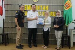Wali Kota serahkan bantuan sembako Bank Kalsel kepada wartawan
