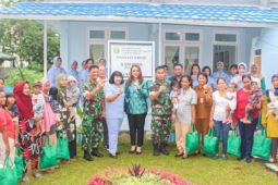 Lanud Pattimura -TP PKK Ambon salurkan bantuan bagi penderita  stunting