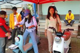 PLN "Goes to School" ajak mahasiswa pakai motor listrik