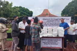 Pemkab Trenggalek bagikan makanan gratis untuk berbuka puasa